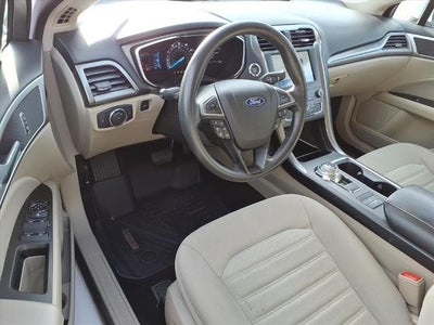 2020 Ford Fusion SE