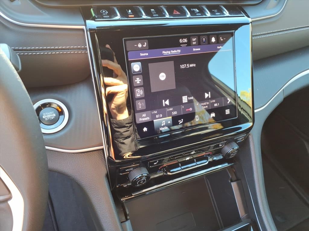 2025 Jeep Grand Cherokee Base
