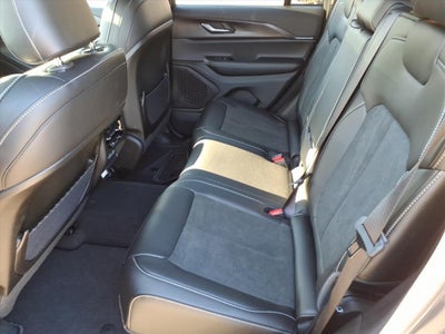 2025 Jeep Grand Cherokee Base
