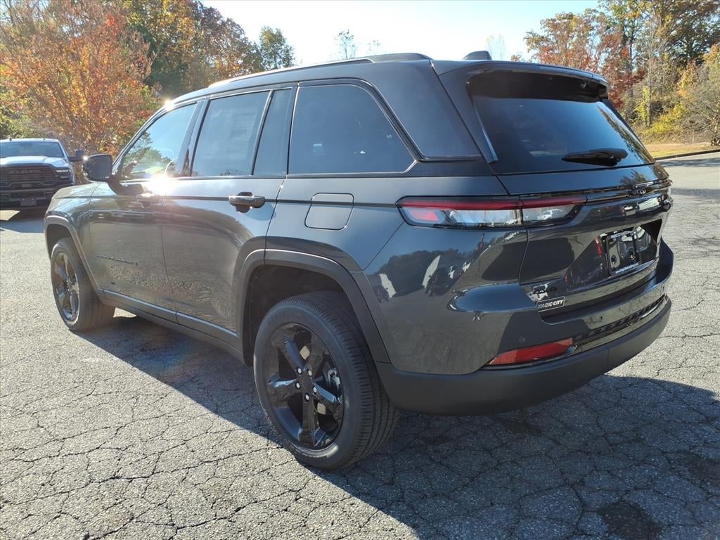 2025 Jeep Grand Cherokee Base