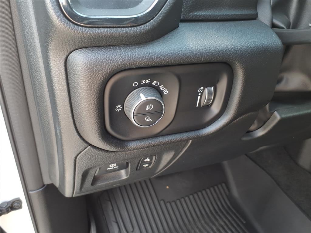 2023 RAM 1500 Big Horn Crew Cab 4x4 5'7' Box