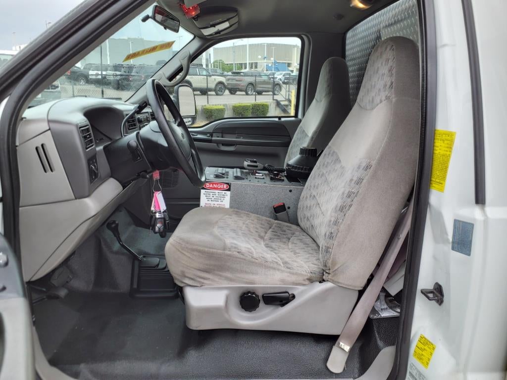 2000 Ford F-550 Chassis XL DRW