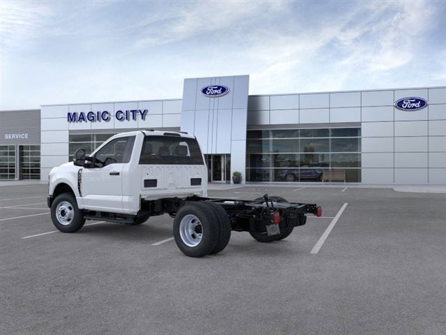 2025 Ford Chassis Cab F-350® XL