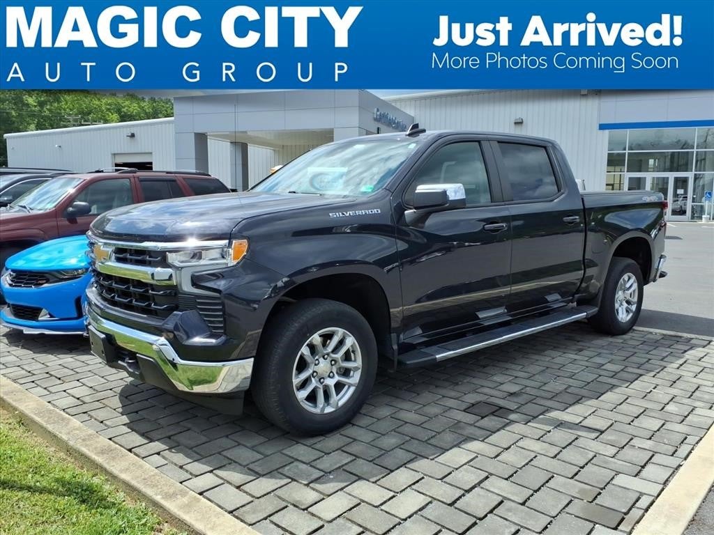 2022 Chevrolet Silverado 1500 4WD Crew Cab Standard Bed LT