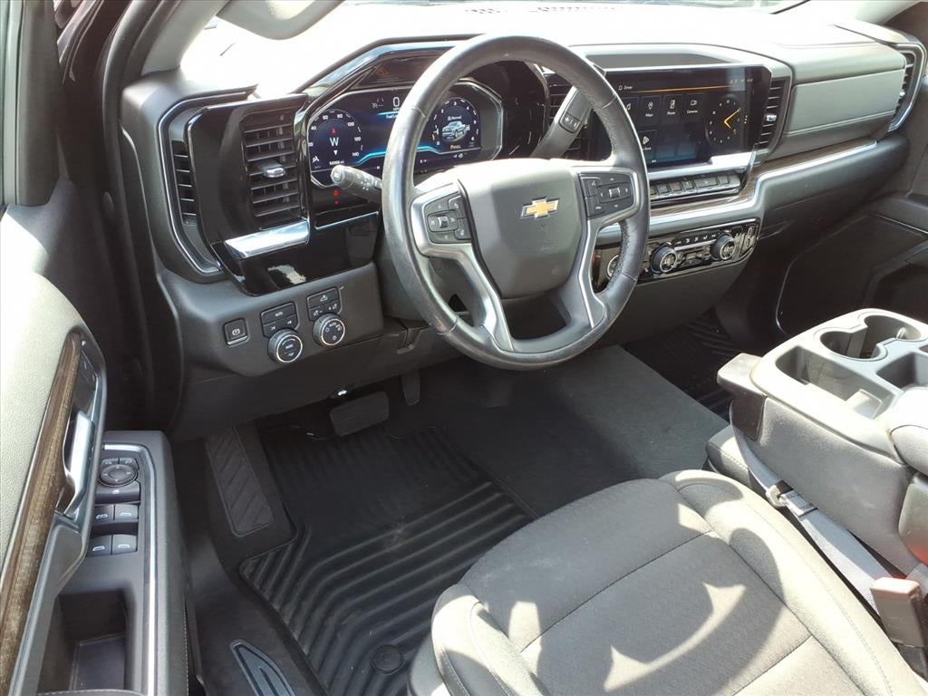 2022 Chevrolet Silverado 1500 4WD Crew Cab Standard Bed LT