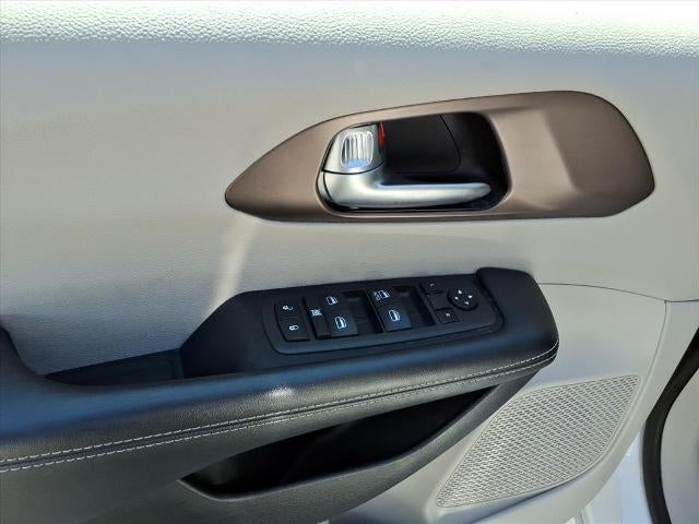 2021 Chrysler Voyager L