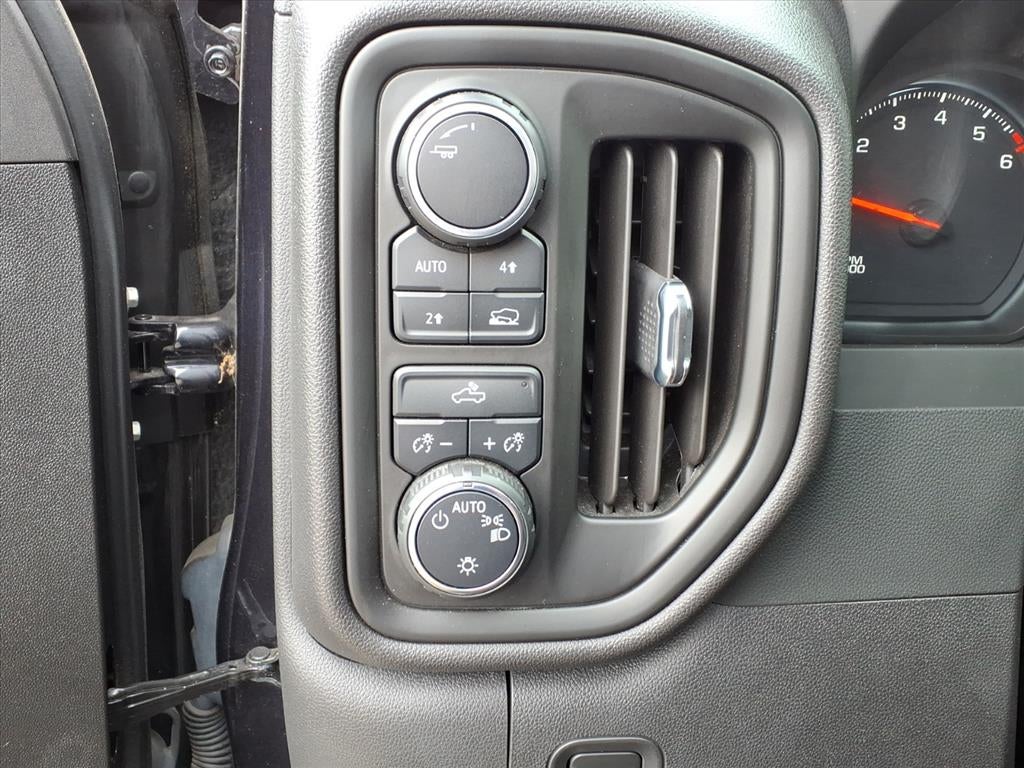 2022 Chevrolet Silverado 1500 4WD Crew Cab Short Bed Custom